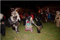 Perchtenlauf am Ebenfurther Adventmarkt, 28.11.2015