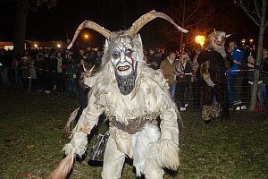 Perchtenlauf am Ebenfurther Adventmarkt, 26.11.2016