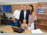 LH Niessl bergibt Lesehilfe an Sofia Lichtenwrther, 22.07.2013