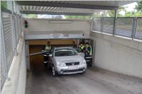 FF Neufeld: Fahrzeugbergung aus Tiefgarage, 23.06.2015