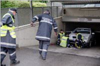 FF Neufeld: Fahrzeugbergung aus Tiefgarage, 23.06.2015