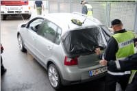 FF Neufeld: Fahrzeugbergung aus Tiefgarage, 23.06.2015