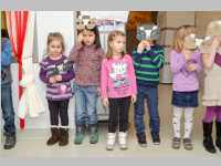 Kindergarten feiert Weihnachten im Pflegeheim Neufeld, 19.12.2014