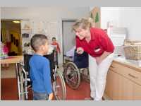 Kindergarten feiert Weihnachten im Pflegeheim Neufeld, 19.12.2014