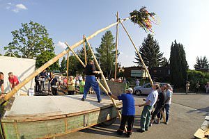 Maibaumaufstellung am Mobilheimplatz, 30.04.2013