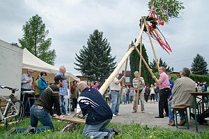 Maibaumaufstellung am Mobilheimplatz, 30.04.2015