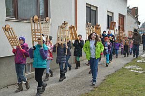 Osterratschen in Neufeld, 28.03.2013