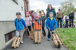 Osterratschen in Neufeld, 14.04.2017