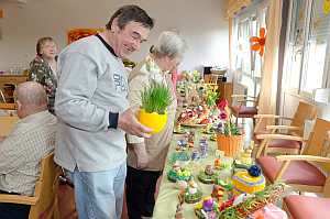 Osterbasar im Neufelder Pflegeheim, 11.04.2014