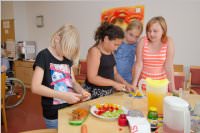 VS Neufeld Gesunde Ernhrung kocht im Pflegeheim, 15.06.2015