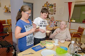 VS Neufeld Gesunde Ernhrung kocht im Pflegeheim, 15.06.2015