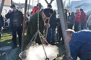 Sauschaedelessen in Neufeld Dorf, 31.12.2012