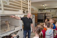 VS Neufeld 2. Klassen in der Bäckerei May, 21.10.2015