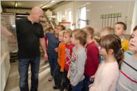 VS Neufeld 2. Klassen in der Bäckerei May, 21.10.2015