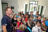 4. Klassen der VS Neufeld besuchen die FF Neufeld, 18.06.2015