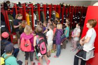 4. Klassen der VS Neufeld besuchen die FF Neufeld, 18.06.2015