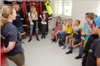 4. Klassen der VS Neufeld besuchen die FF Neufeld, 18.06.2015