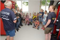 4. Klassen der VS Neufeld besuchen die FF Neufeld, 18.06.2015