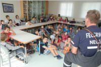 4. Klassen der VS Neufeld besuchen die FF Neufeld, 18.06.2015