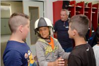 4. Klassen der VS Neufeld besuchen die FF Neufeld, 18.06.2015