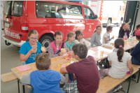 4. Klassen der VS Neufeld besuchen die FF Neufeld, 18.06.2015