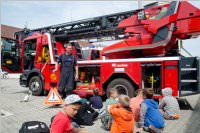 4. Klassen der VS Neufeld besuchen die FF Neufeld, 18.06.2015
