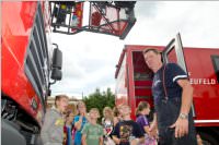 4. Klassen der VS Neufeld besuchen die FF Neufeld, 18.06.2015