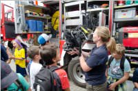 4. Klassen der VS Neufeld besuchen die FF Neufeld, 18.06.2015