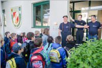 2. Klassen der VS Neufeld besuchen die FF Neufeld, 18.05.2016