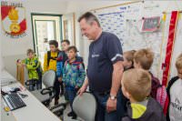 2. Klassen der VS Neufeld besuchen die FF Neufeld, 18.05.2016