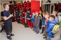 2. Klassen der VS Neufeld besuchen die FF Neufeld, 18.05.2016