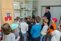 2. Klassen der VS Neufeld besuchen die FF Neufeld, 18.05.2016