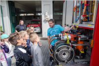 2. Klassen der VS Neufeld besuchen die FF Neufeld, 18.05.2016