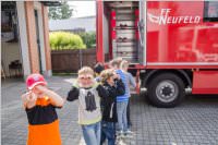 2. Klassen der VS Neufeld besuchen die FF Neufeld, 18.05.2016