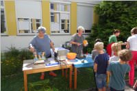 VS Neufeld: Langos im Schulgarten, 28.06.2016