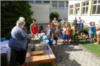 VS Neufeld: Langos im Schulgarten, 28.06.2016