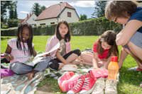 VS Neufeld: Lesepicknick der 1A am Leithaspielplatz, 14.06.2016
