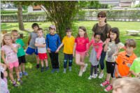 VS Neufeld: Lesepicknick der 1A am Leithaspielplatz, 14.06.2016