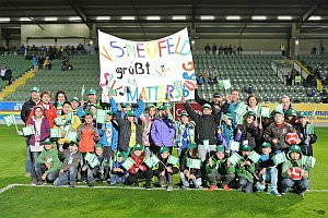 Volksschler beim Match Mattersburg vs. Liefering, 20.09.2013