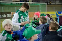 Volksschler beim Match Mattersburg vs. FAC, 20.03.2015