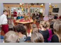 Volksschule feiert Weihnachten im Pflegeheim Neufeld, 23.12.2014