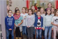 Volksschule feiert Weihnachten im Pflegeheim Neufeld, 22.12.2016