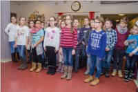 Volksschule feiert Weihnachten im Pflegeheim Neufeld, 22.12.2016