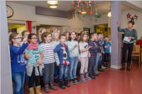 Volksschule feiert Weihnachten im Pflegeheim Neufeld, 22.12.2016