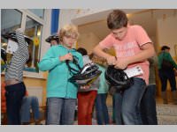 Fahrradhelme für die VS Neufeld, 27.09.2013
