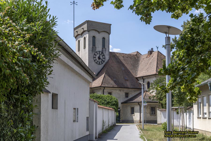 Pfarrkirche St. Johannes der Tufer in Deutsch-Wagram, Juli 2024