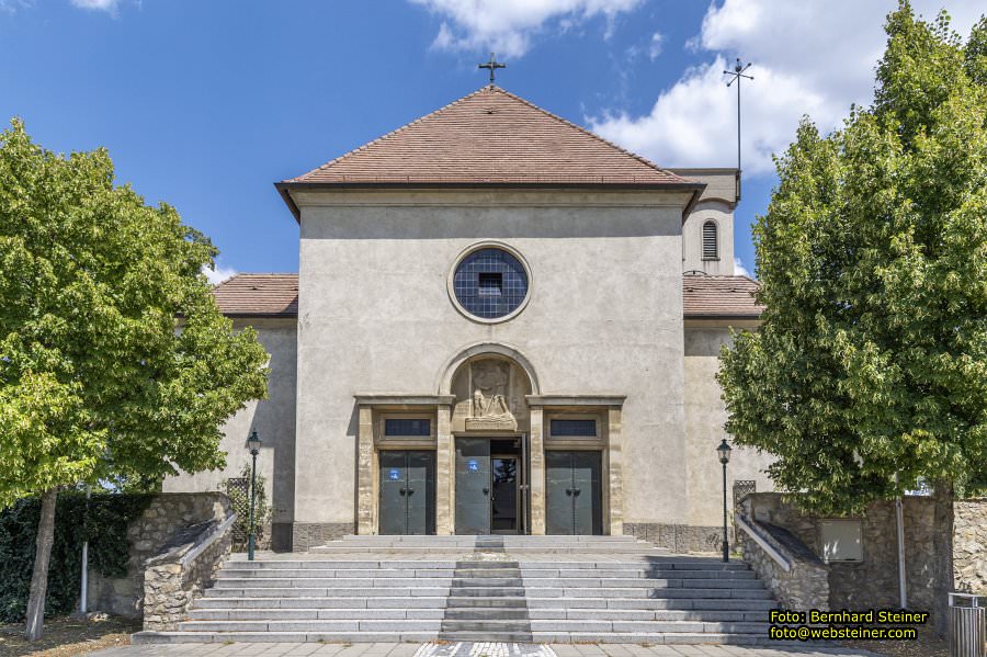 Pfarrkirche St. Johannes der Tufer in Deutsch-Wagram, Juli 2024